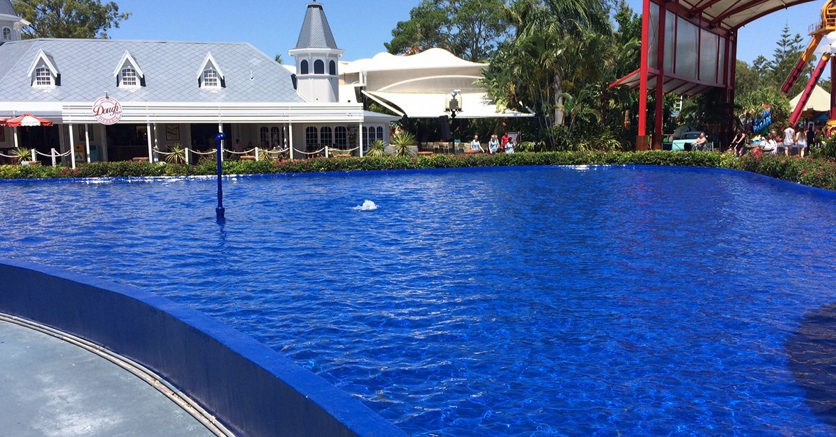 Freshly painted swimming pool using chlorinated rubber paint